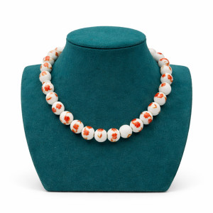 White Floral Beaded Necklace Design