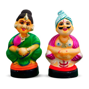 Hand-painted Golu Bommalu – Traditional Village Couple (Set of 2)