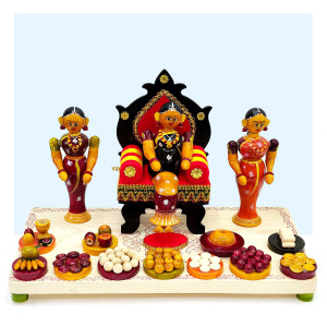 Etikoppaka Royal Lady Durbar Set – Wooden Golu Display with Food Offerings