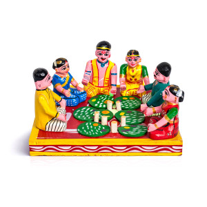 Traditional Family Feast & Community Dining Scene