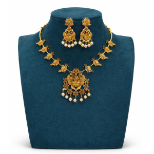 Temple Peacock Pearl Pendant Necklace Set